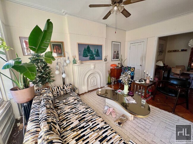Photo - 2BR 1BA Sunny Top Floor Sprawling Brownstone On Clinton Hill / Bedstuy Border Unit 3