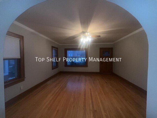 Photo - 1063 42nd St