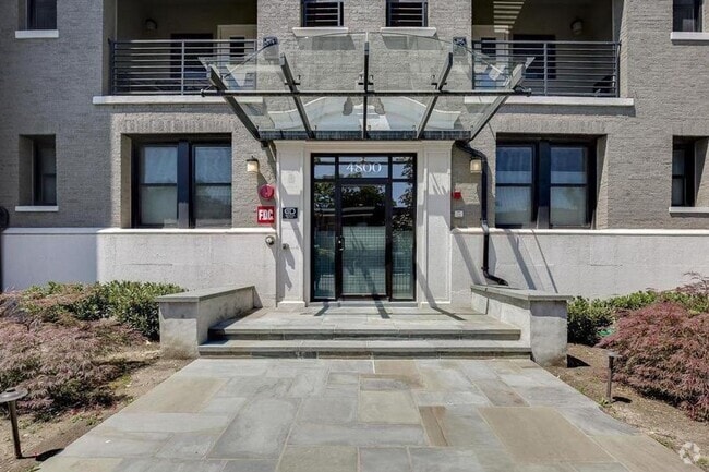 Building Photo - Beautiful 2 Bed/2 Bath Condo Rental - Conv...