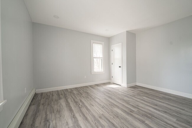 Photo - 194 N Chestnut St Unit 2