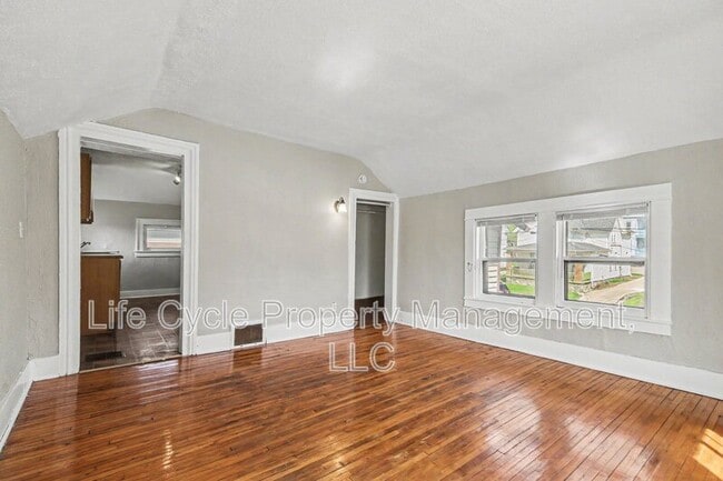 Photo - 329 Charles Ave SE