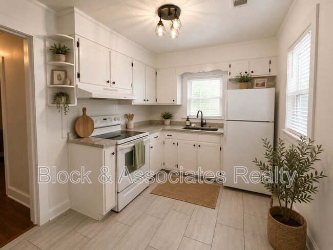 Photo - 326 Pickett Pl