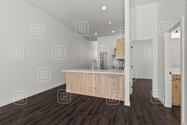 Photo - 708 S Crescent Ln