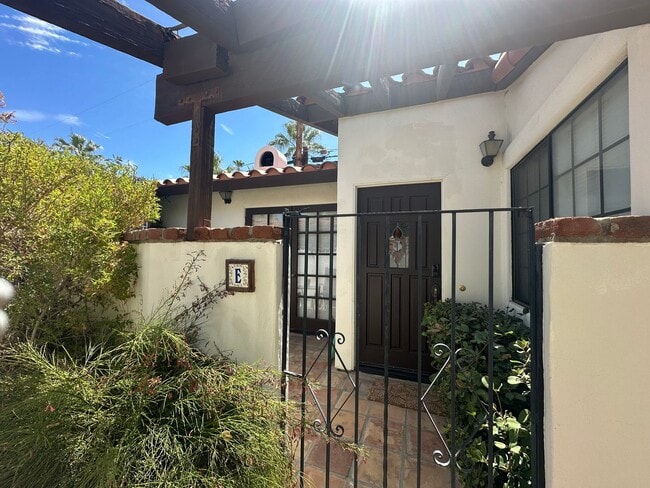 Building Photo - AVAILABLE NOW! 2 Bedroom 2 Bathroom Condo in Palm Desert