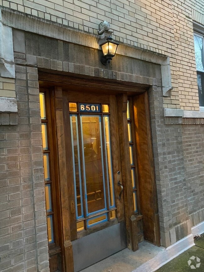 Building Photo - 6501 W School St Unit 2W Rental