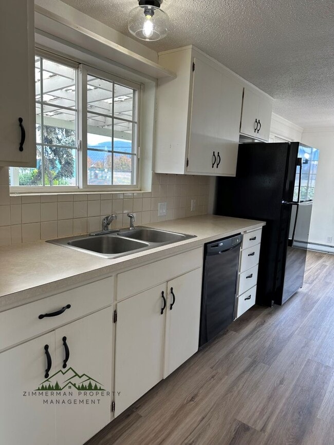 Photo - 32513-32515 Coburg Bottom Loop Rd Unidad 32515