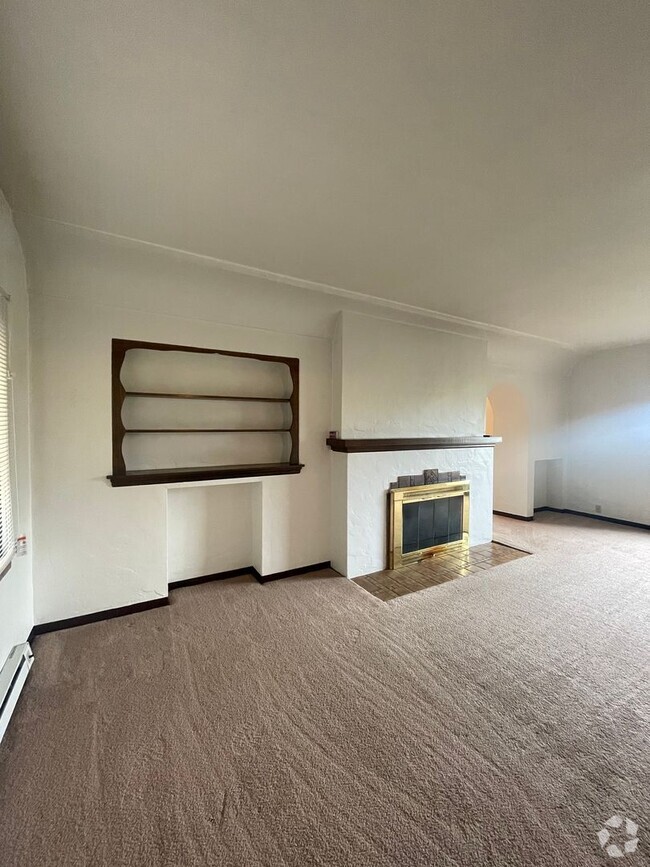 Building Photo - Two Bed One Bath with View Unit 210 Rental