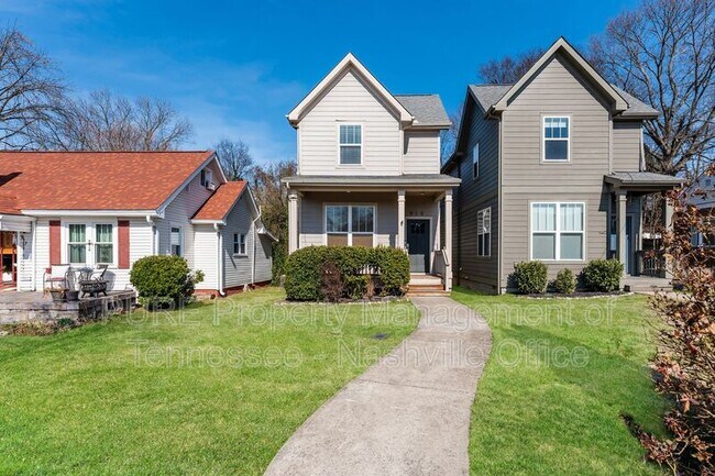 Photo - 919A Cahal Ave