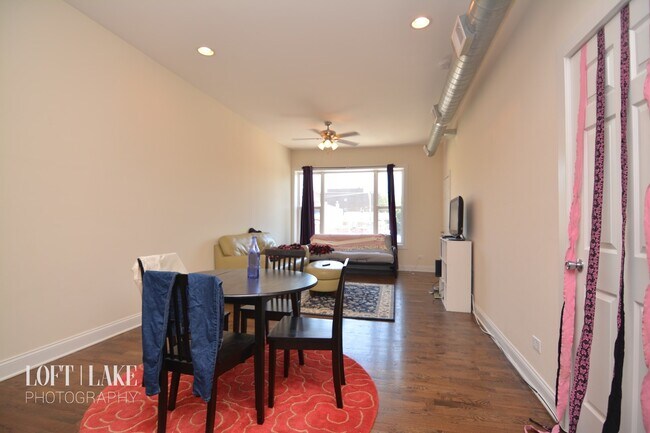 Photo - 1032 N Ashland Ave Unit 2F