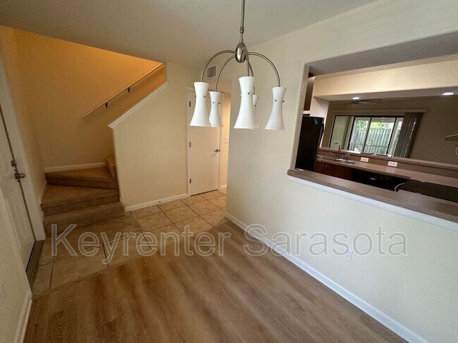 Photo - 4946 25th St W