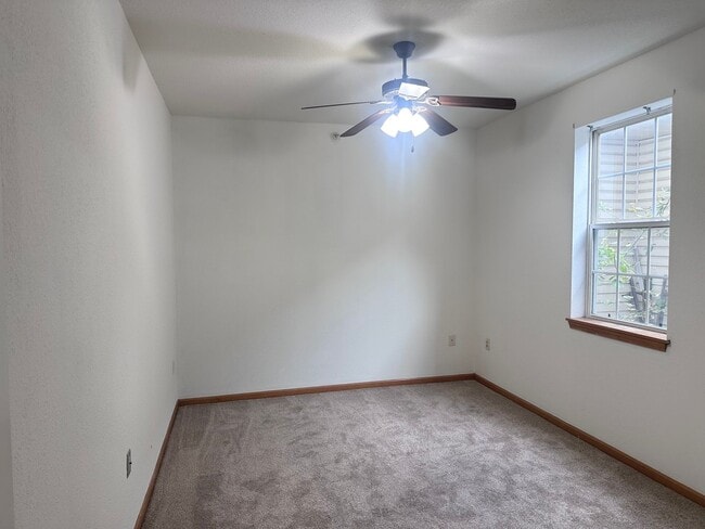 Photo - 905 NE Deer Creek Rd Unit 905 Deer Creek Dr
