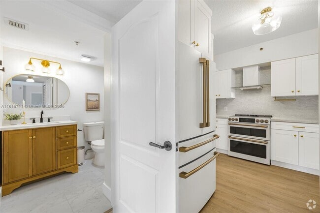 Building Photo - 9340 Fontainebleau Blvd Unit W312 Rental