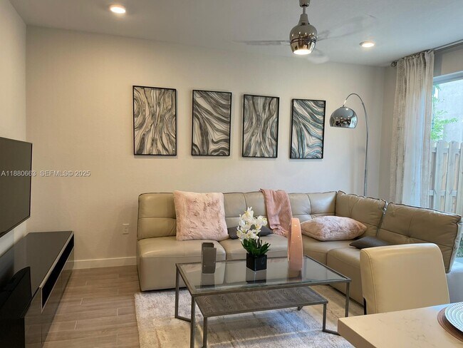 Photo - 2423 SE 11th St