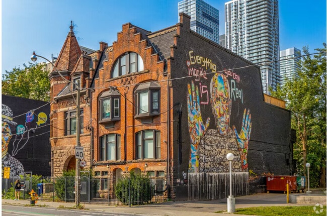 Building Photo - 203-256 Sherbourne St.