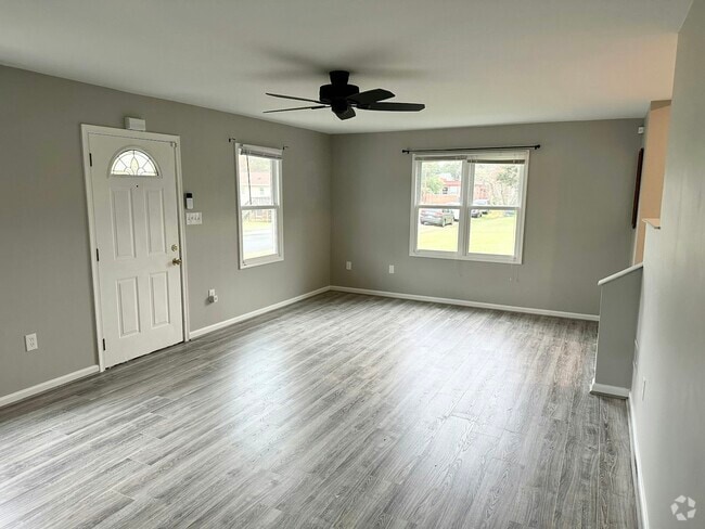 Building Photo - 3932 Fairfax St Rental