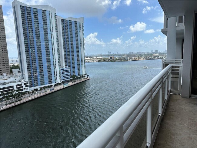 Photo - 901 Brickell Key Blvd Unidad 2005