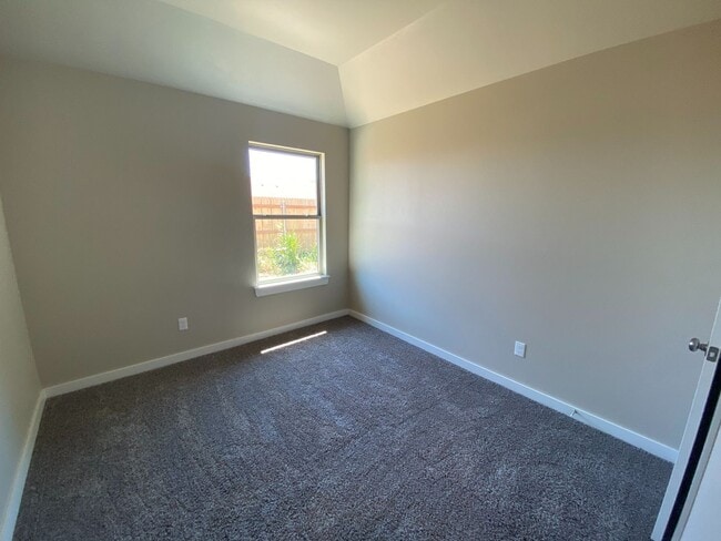 5204 Oakwood Villa Ct