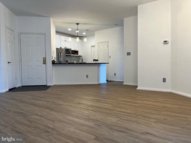 Photo - 600 Squire Ln Unit 600-3H