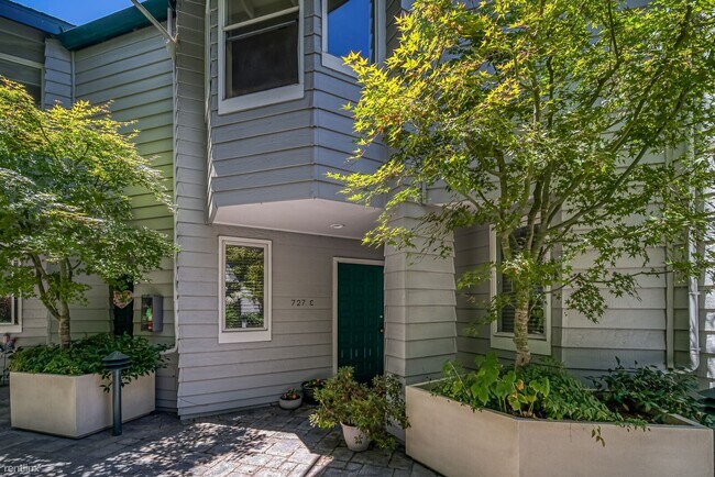 Photo - 3 br, 2.5 bath Condo - 727 Loma Verde Aven...