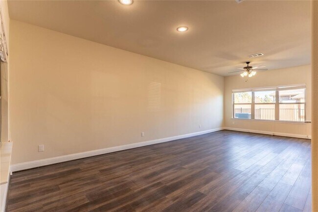 Photo - 6822 Topaz Dr