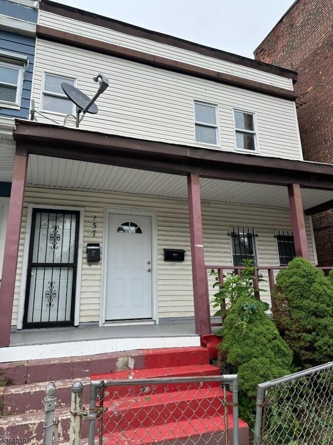 Building Photo - 157 Pierson St Rental