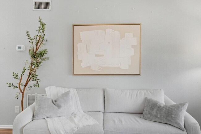 Photo - 4111 Whiting Dr SE