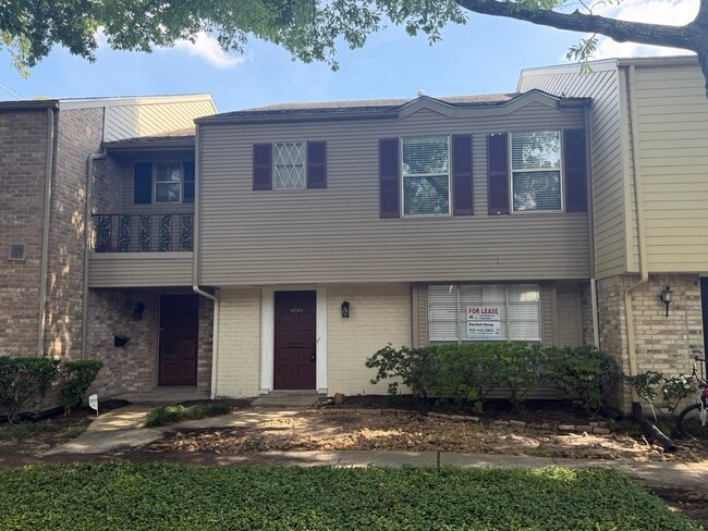 Building Photo - 12925 Trail Hollow Dr Unit 2925