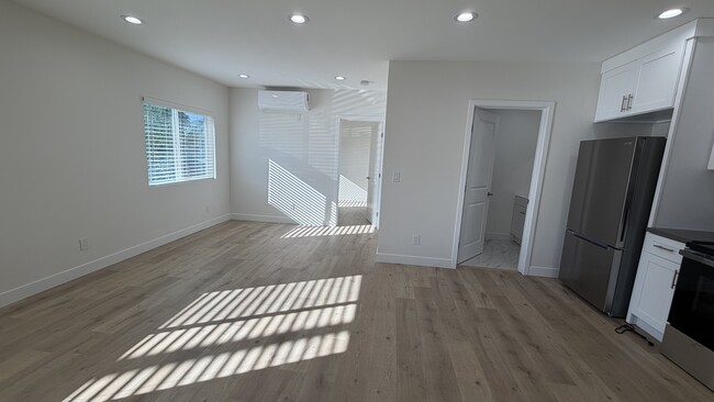 Building Photo - 907 Herbine St