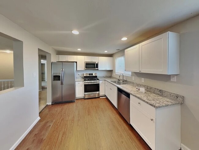 Photo - 388 Helena Cir