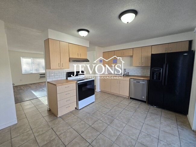 Building Photo - 607 N 6th Ave Unit 4