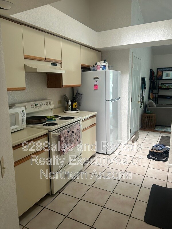 Photo - 111 E Oak Ave