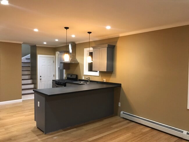 Building Photo - 46 Powhattan St Rental
