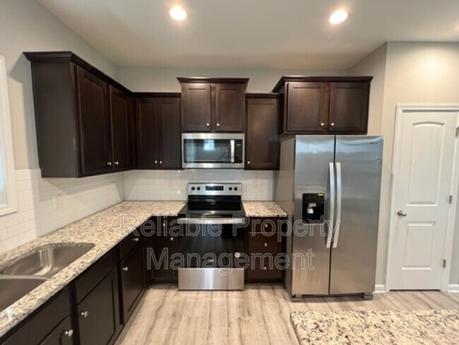 Photo - 18 Day Lily St