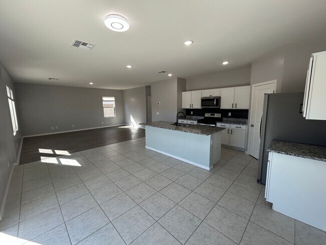 Photo - 19233 W Elm St