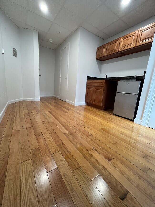 302 Newbury St