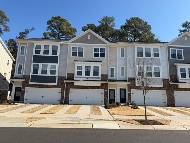 Building Photo - Spacious townhome in Riverwalk