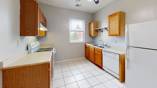 Photo - 2610 Woodburn Ave Unit 1