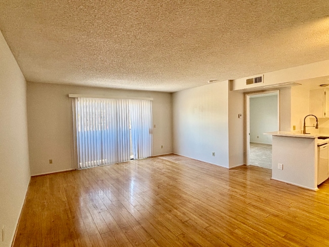 Photo - 6400 Kraft Ave Unidad 7