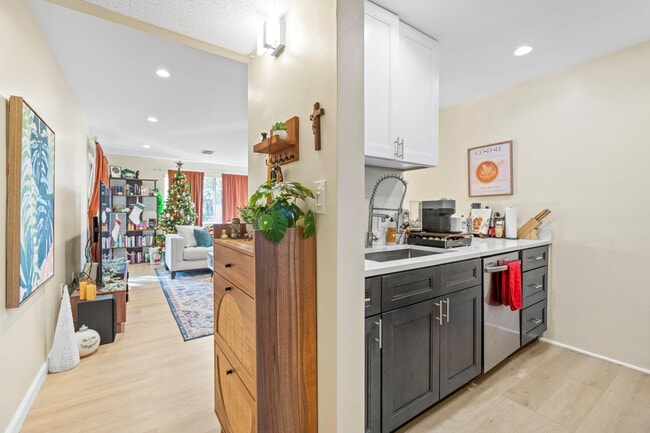 Photo - 830 SW 9th St Cir Unit 204