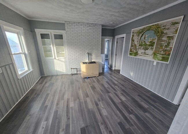 Building Photo - 351 Tecumseh St Unit 2