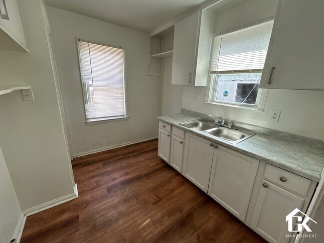 Photo - 3 Bed 1 Bath Eastside Home Available - Near St John Moross!