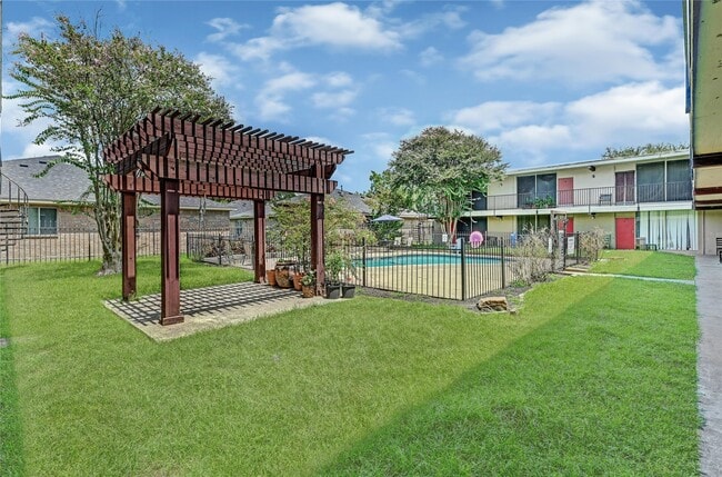 Building Photo - 1200 Carolyn Ct Unit 11