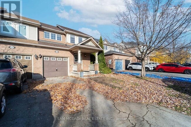 Photo - 2447 Baintree Crescent
