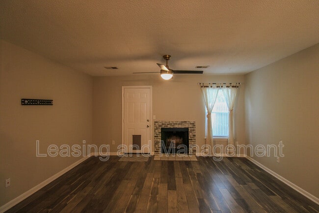 Photo - 803 Reserve Way