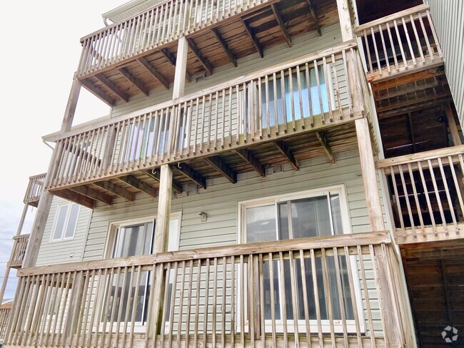 Building Photo - BEACH LIVING!! Gorgeous 2BD/2BA Condo at t...