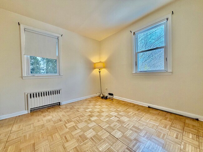 Photo - 187 Rockne Rd