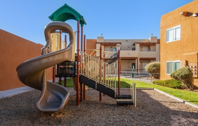 Photo represents an apartment home prior to renovation. Newly renovated homes feature refreshed interiors, with additional upgrades available in select homes