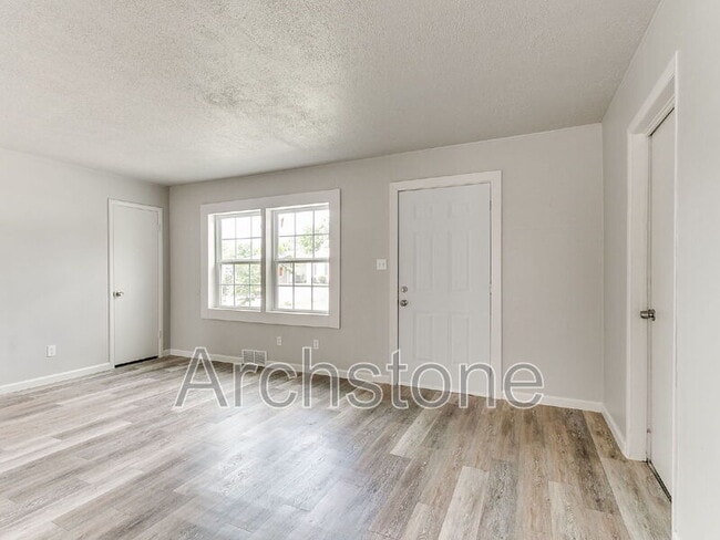 Photo - 2312 Mustang St