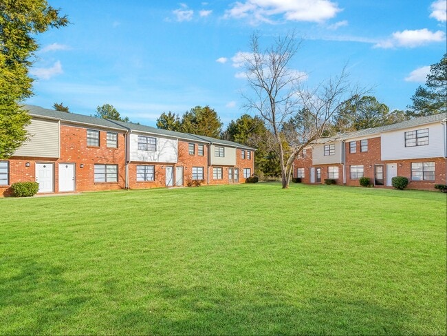 Photo - Country Club Apartments