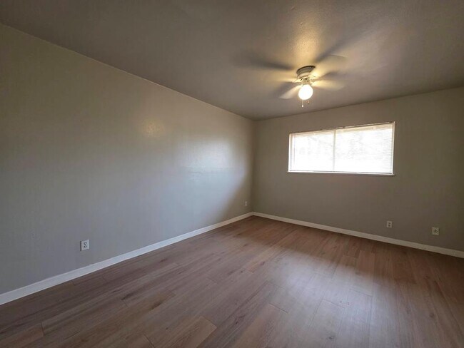 Photo - 701 E 45th St